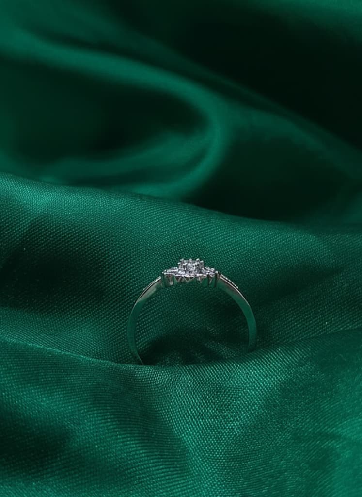  Cubic Zirconia Floral Open Solitaire Cocktail Ring. - Image 3