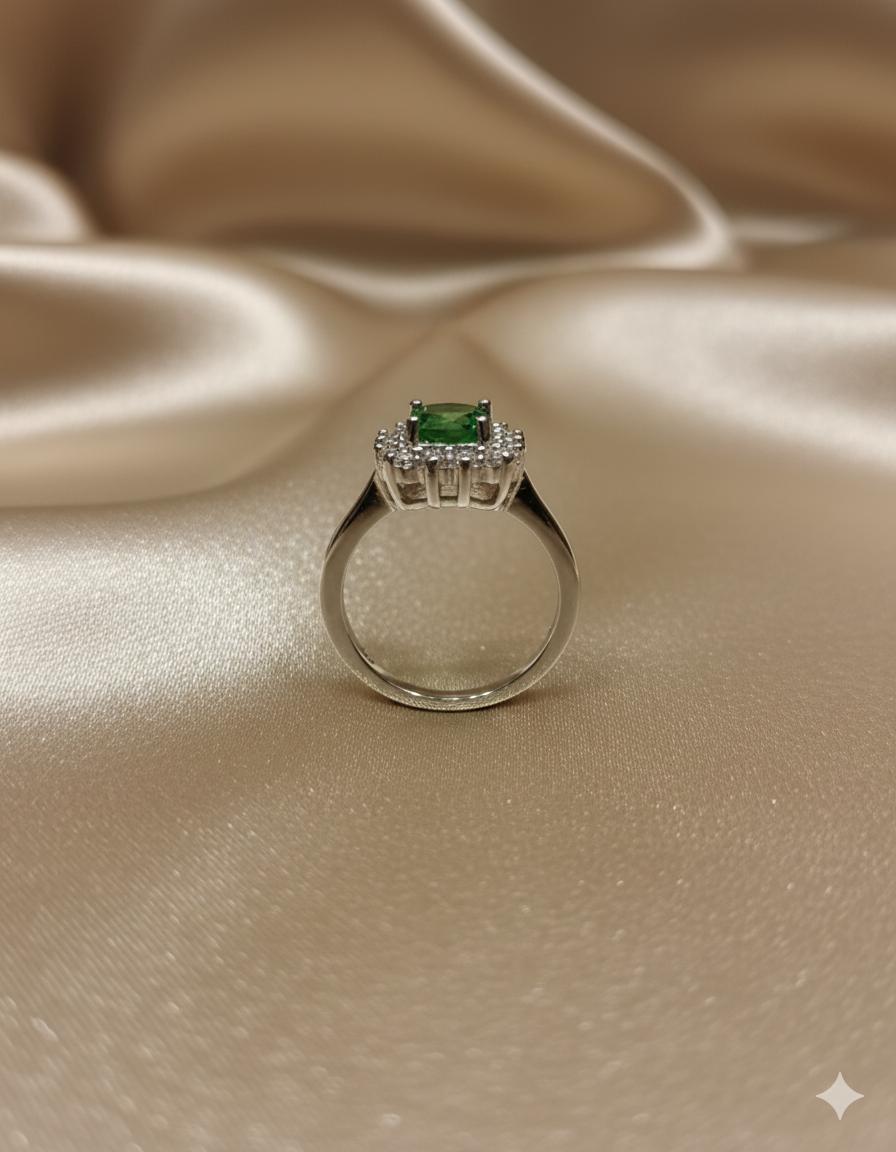 Vintage Style Green Cluster Ring - Image 3